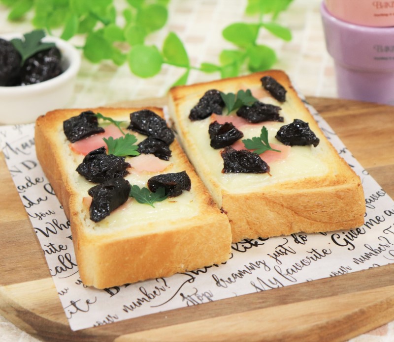 プルーンのチーズトースト