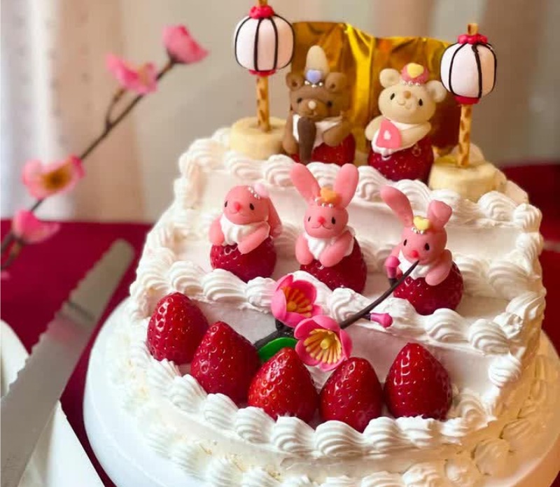 ３段ひな壇デコレーションケーキ