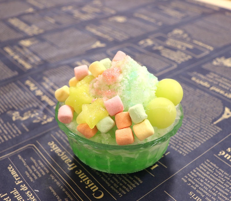 新感覚のネオかき氷！アイスゼリーをのせたシャリっとぷるんなかき氷